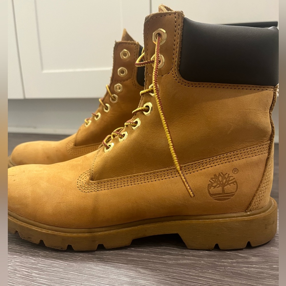 Timberland’s Premium 6 Inch Boot - Size US 8